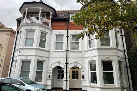 4 bedroom flat to rent, London Road, Leicester