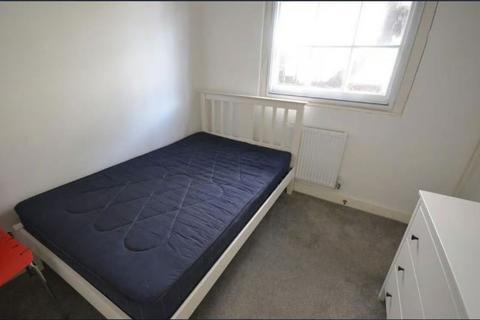 4 bedroom flat to rent, London Road, Leicester