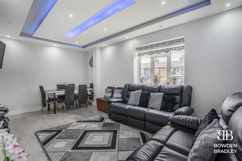 3 bedroom flat for sale, East India Dock Road, Poplar