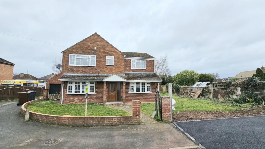 Spacious 5-Bedroom Family Home in Mostyn Road, St