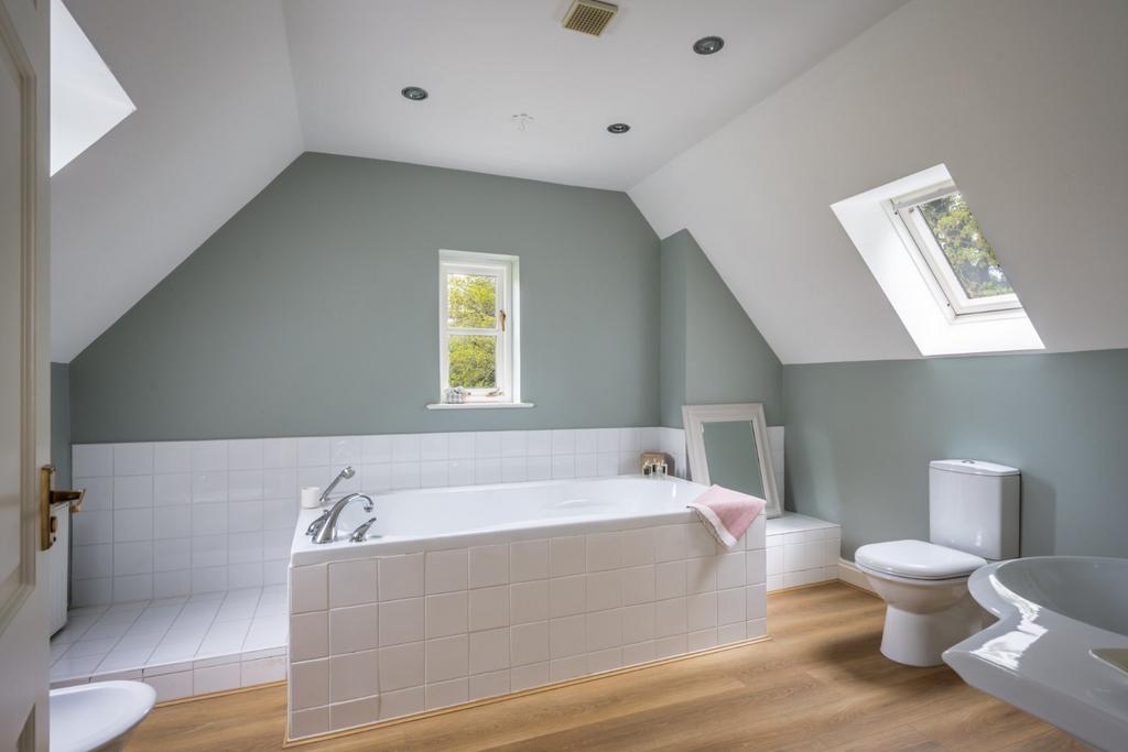 Bedroon Two En Suite
