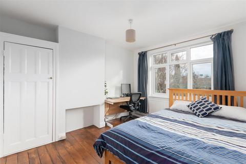 12 Crossway, London, SW20 9JA
