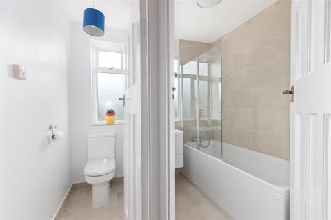 3 bedroom end of terrace house for sale, Crossway, Raynes Park SW20