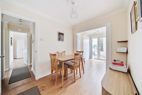 9 Hanks Close, Malmesbury, SN16 9UA