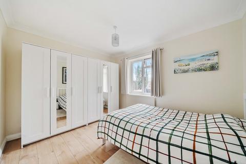 9 Hanks Close, Malmesbury, SN16 9UA