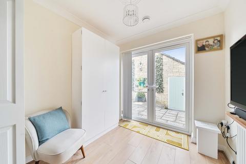 9 Hanks Close, Malmesbury, SN16 9UA