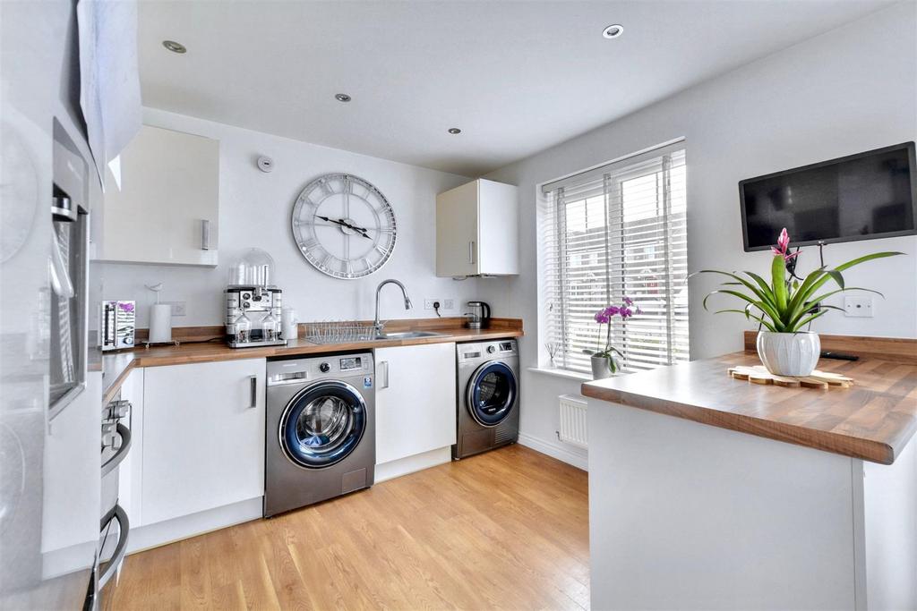 Kitchen 4.jpeg