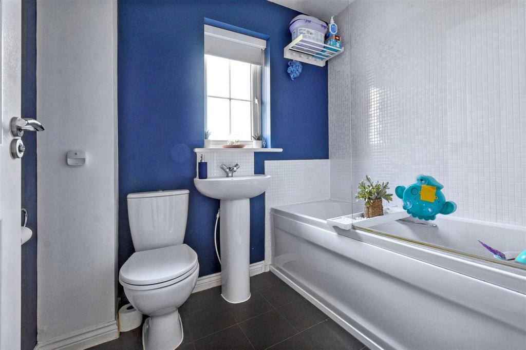 Bathroom 1.jpeg