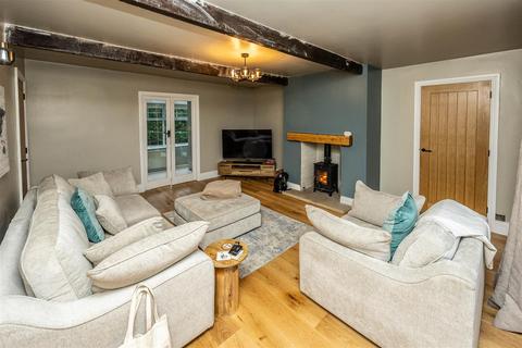 3 bedroom cottage for sale, Egypt Road, Bradford BD13
