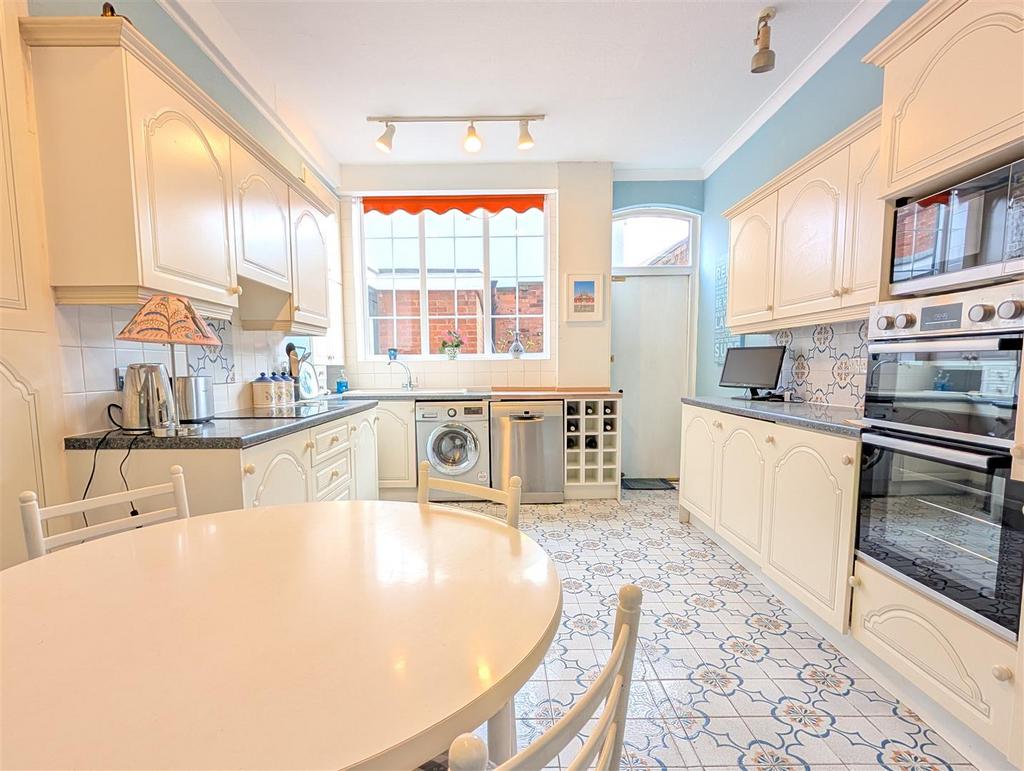 Dining kitchen