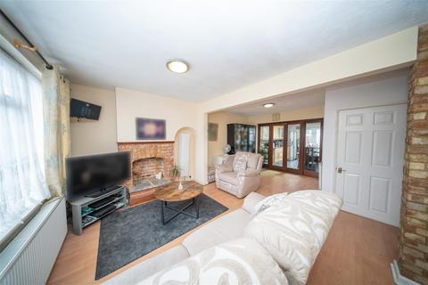 2 bedroom semi-detached house to rent, Elers Road, Hayes UB3