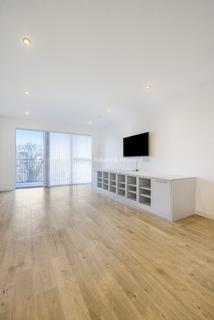 3 bedroom apartment to rent, Purbeck Gardens London SE26