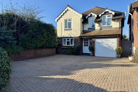 4 bedroom detached house for sale, Station Road, Buntingford