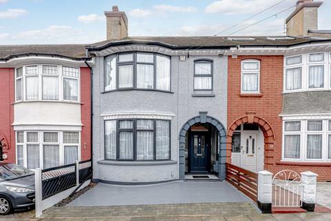 3 bedroom terraced house for sale, Portland Avenue, Southend-on-Sea, SS1