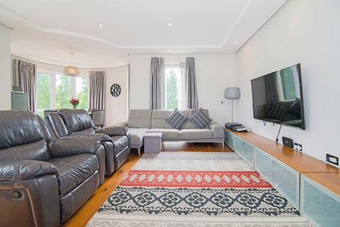 2 bedroom flat for sale, Melliss Avenue, Kew TW9