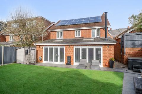 6 bedroom detached house for sale, Kingsley Square, Fleet, Hampshire