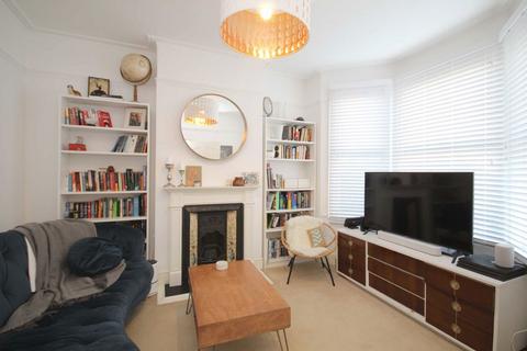 2 bedroom flat to rent, Darwin Road, London W5