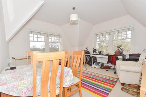 1 bedroom flat for sale, St. James's Place, Cranleigh, Surrey