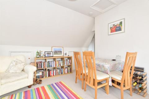 1 bedroom flat for sale, St. James's Place, Cranleigh, Surrey