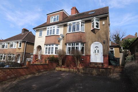 3 bedroom semi-detached house to rent, Hillview Drive, Redhill, RH1 4DQ