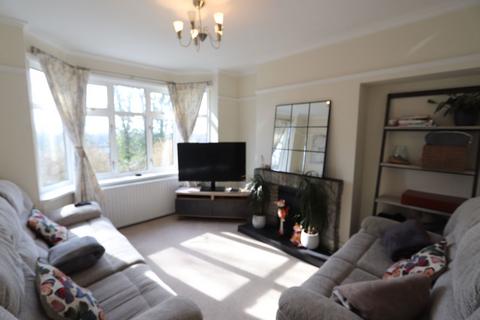 3 bedroom semi-detached house to rent, Hillview Drive, Redhill, RH1 4DQ