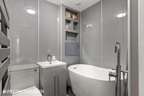 2 bedroom flat for sale, High Road, Broxbourne EN10