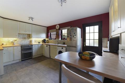 9 Bishops Close, Nettlestead, Maidstone, ME18 5ES