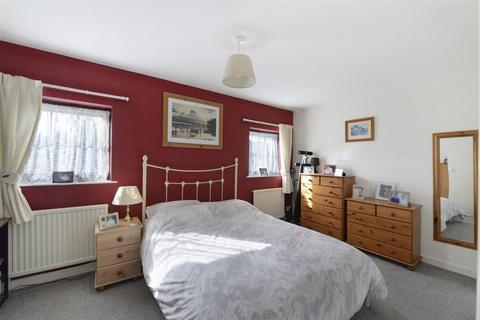 9 Bishops Close, Nettlestead, Maidstone, ME18 5ES