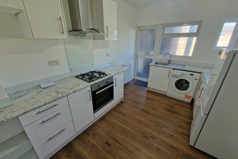 2 bedroom apartment for sale, Merlins Court, Alexandra Avenue, Harrow