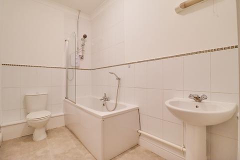 Studio for sale, Obelisk Road, Woolston