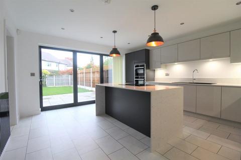 3 bedroom detached house to rent, Meadow Lane, Chilwell, Nottingham, NG9 5AA