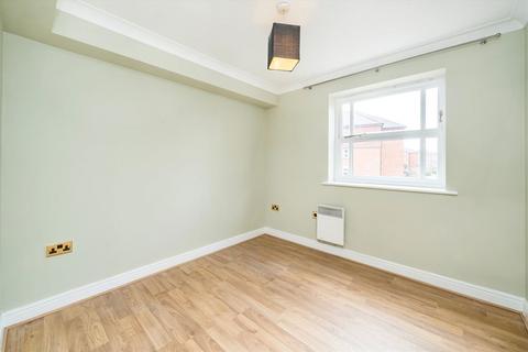 2 bedroom flat to rent, Macmillan Way, London SW17