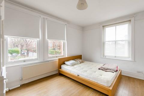 2 bedroom maisonette to rent, Wellesley Road, Chiswick, W4