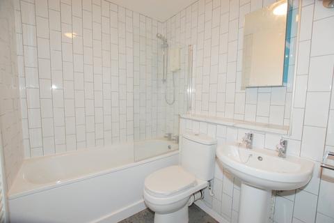 2 bedroom flat for sale, Halley Gardens, London, SE13