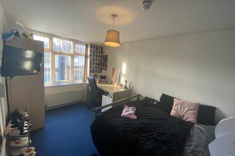 6 bedroom house to rent, Harrington Drive, Nottingham NG7