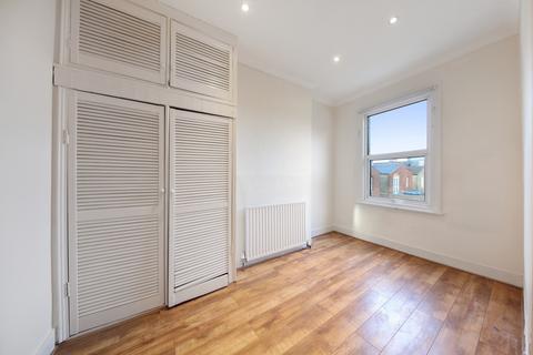 3 bedroom flat to rent, Huddlestone Road, Willesden Green, NW2