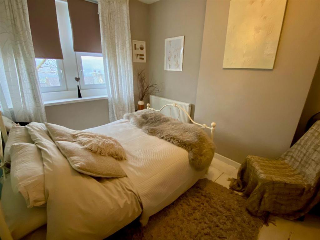 Bed 1.jpg