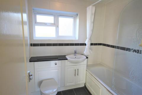 2 bedroom apartment to rent, Stream Close, Byfleet KT14