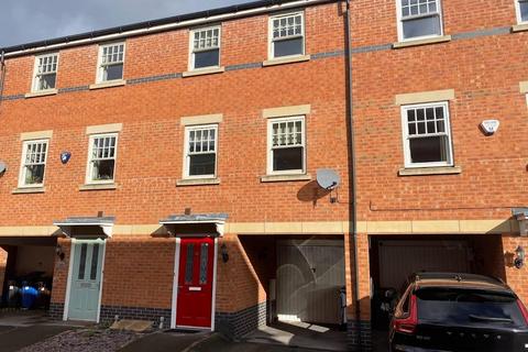 3 bedroom townhouse to rent, Auriga Court, Chester Green DE1