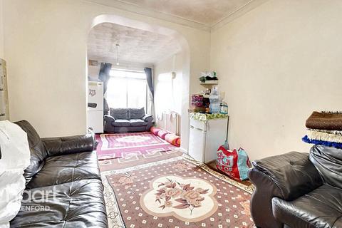 3 bedroom terraced house for sale, St Ursula Road, Southall