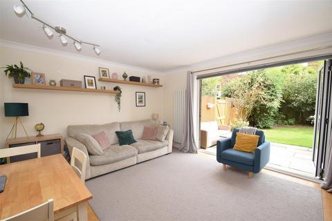 2 bedroom maisonette to rent, Cumberland Close, St Margarets