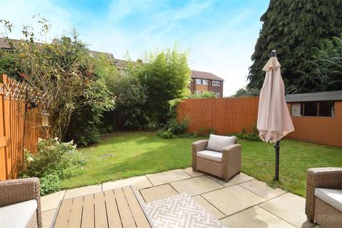 2 bedroom maisonette to rent, Cumberland Close, St Margarets