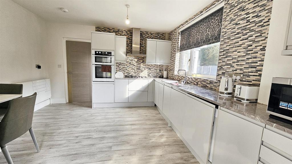 Dining kitchen