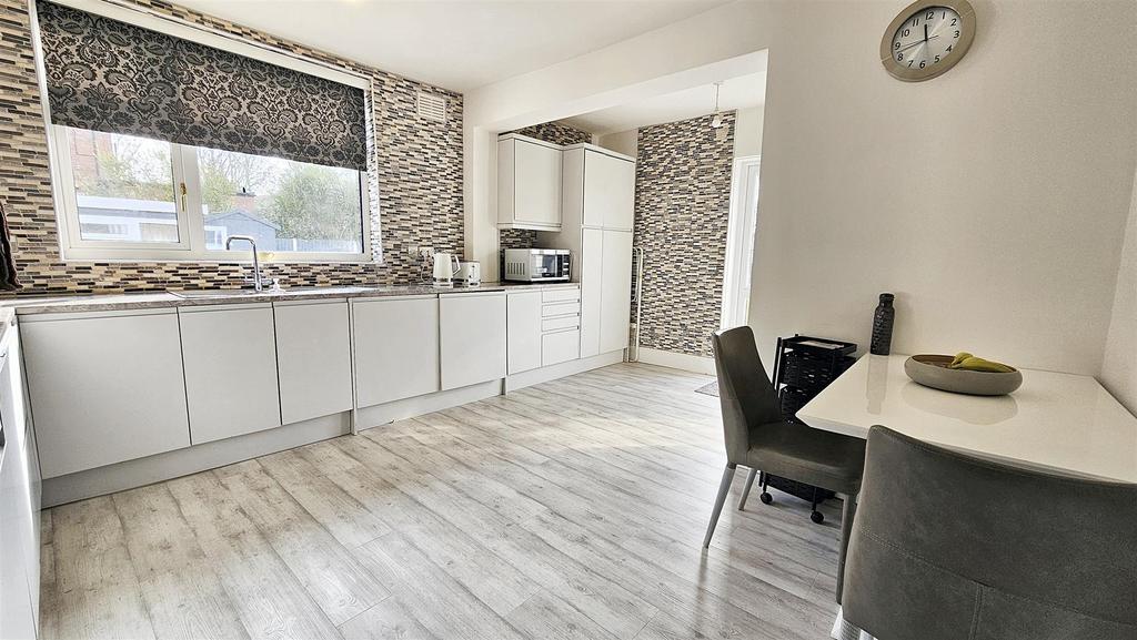 Dining kitchen