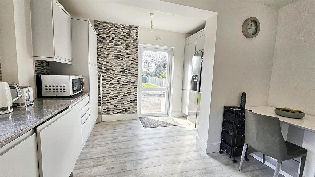 Dining kitchen