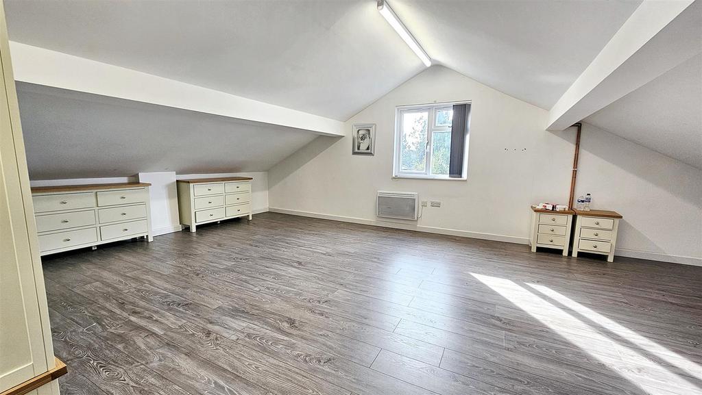 Commercial premises (Loft room)