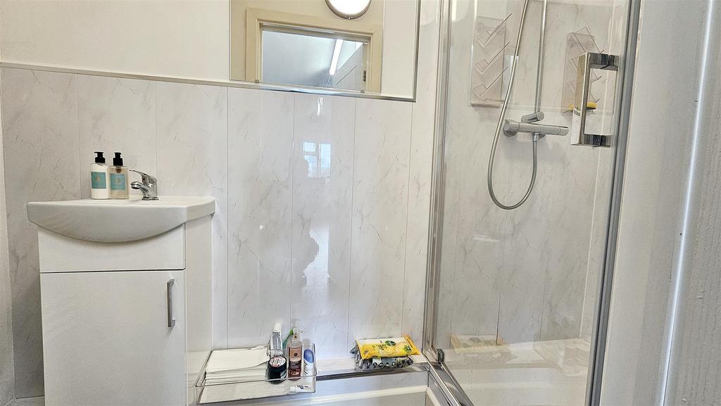 Commercial premises (Shower room)