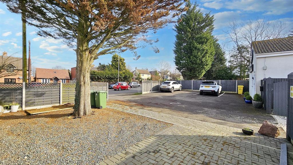 Commercial premises (Car park)