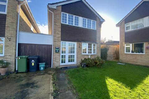 3 bedroom link detached house to rent, Elm Grove, Huntley GL19