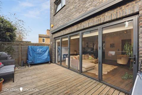 3 bedroom terraced house for sale, Chelmer Road, London, E9